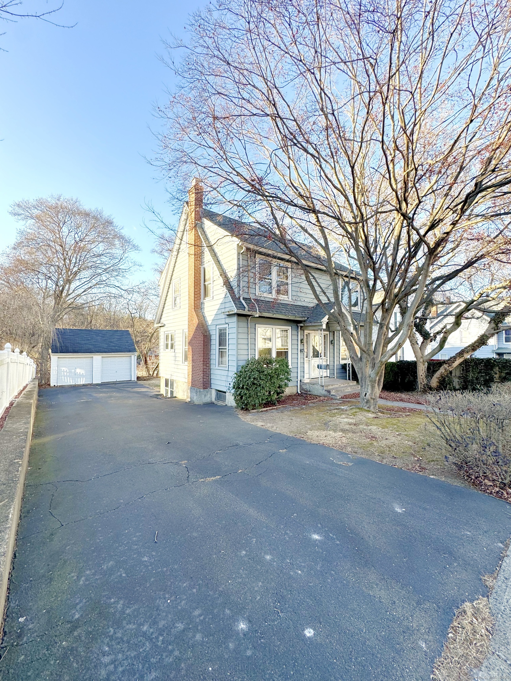 87 Long Hill Avenue
