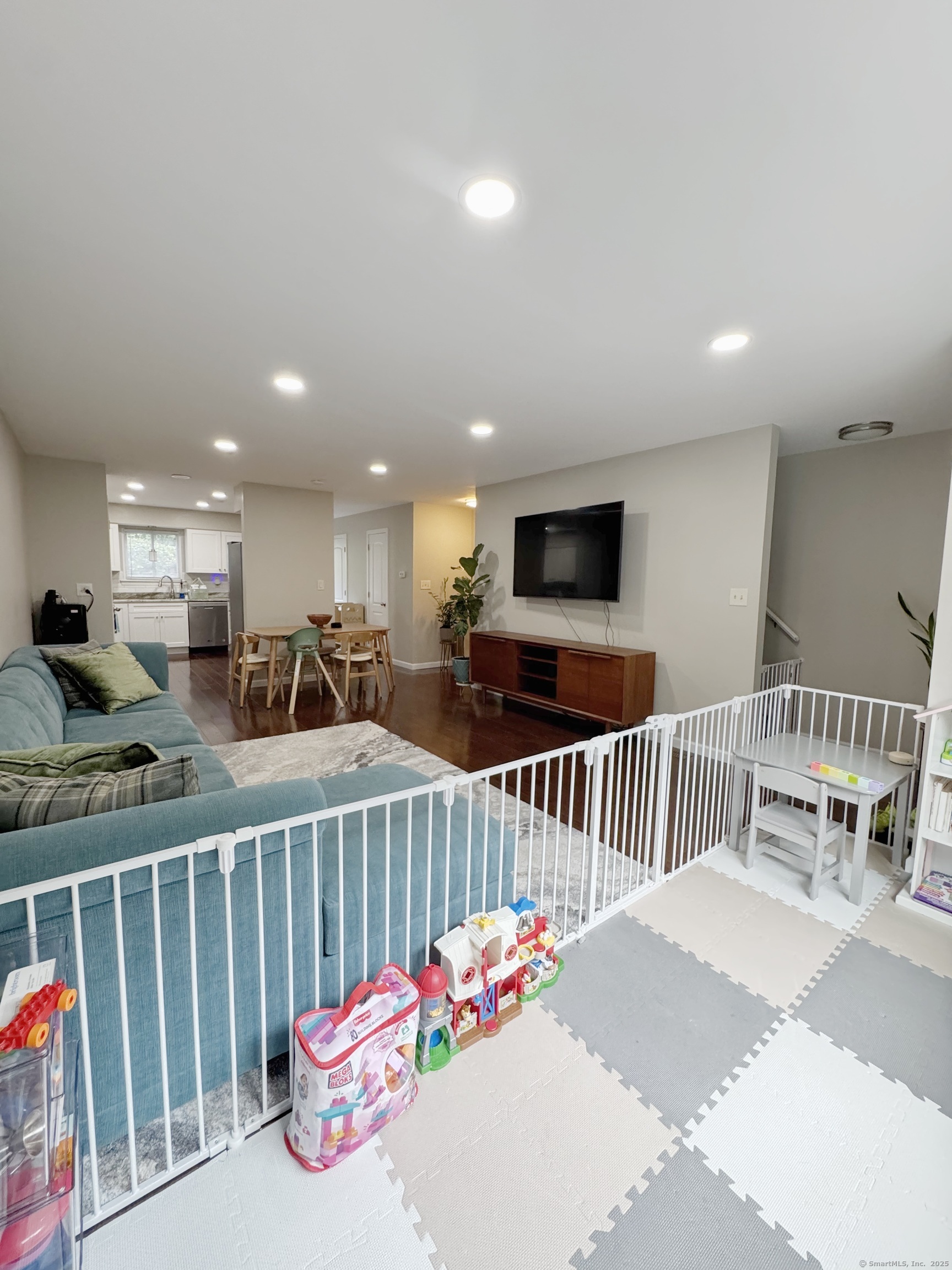 69 Northwest Drive APT 7