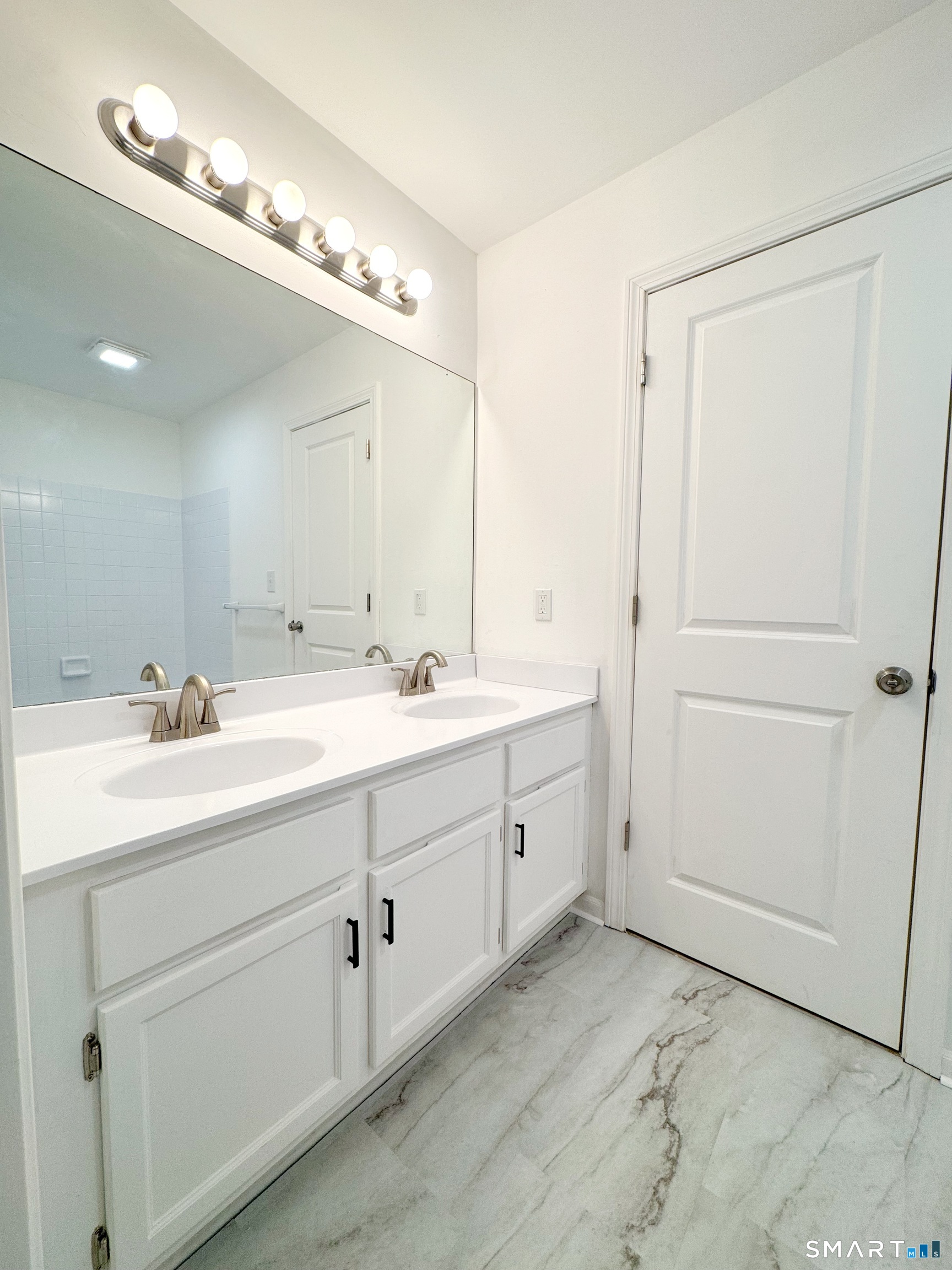 1229 Winsted Road 116