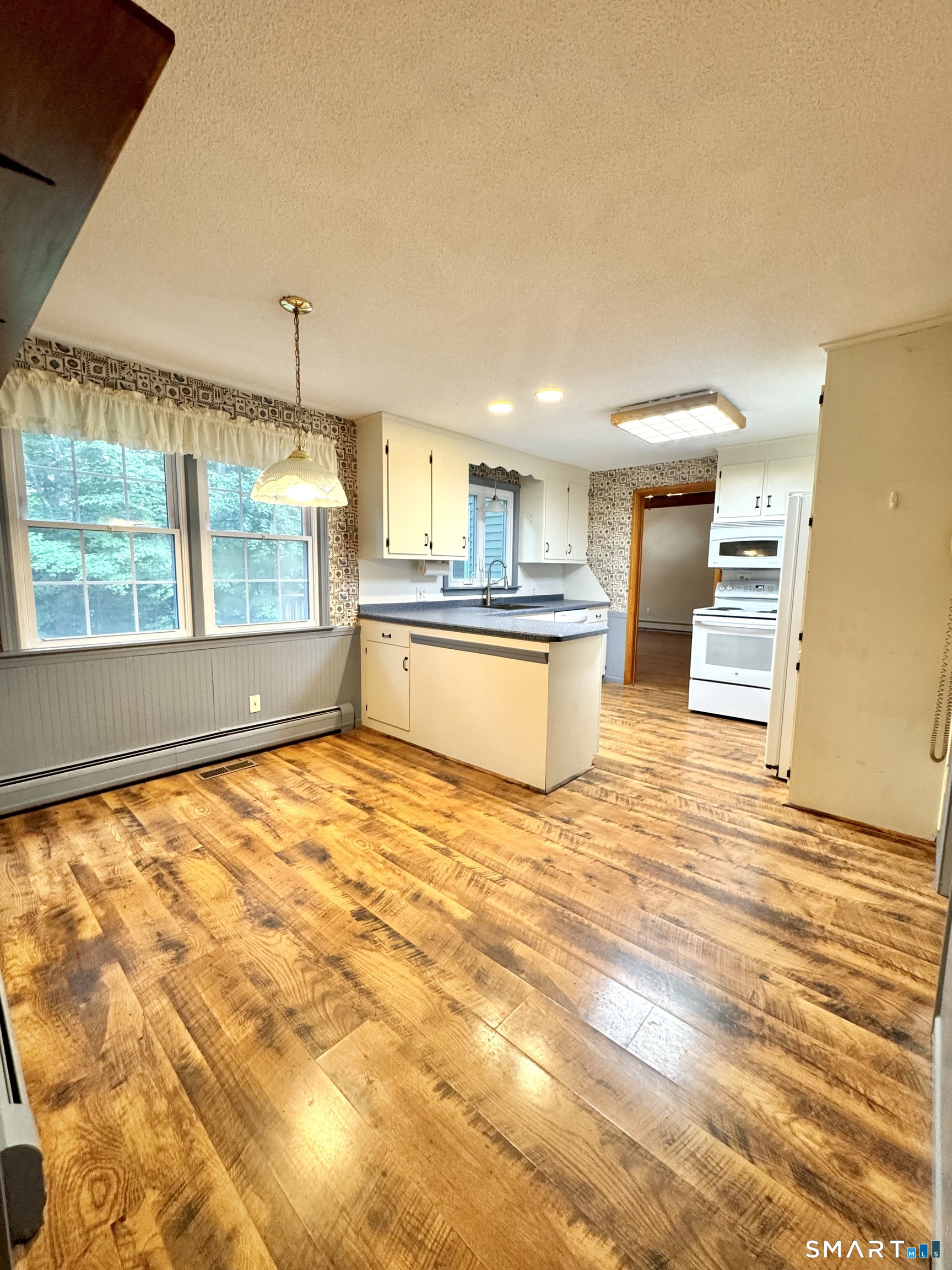24 Old Simsbury Road