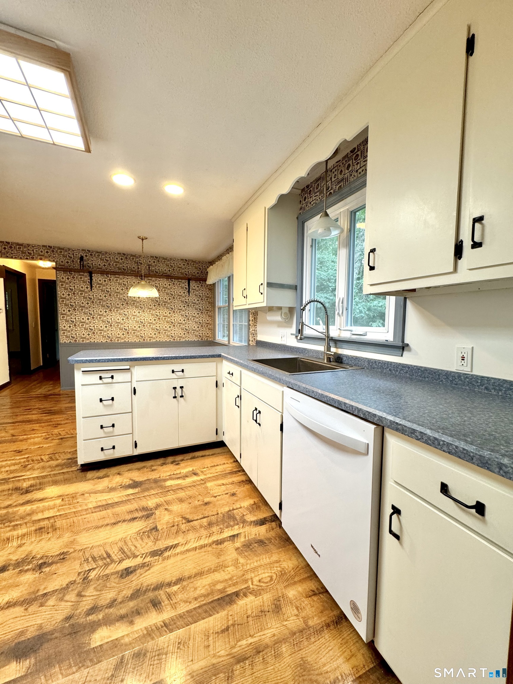 24 Old Simsbury Road