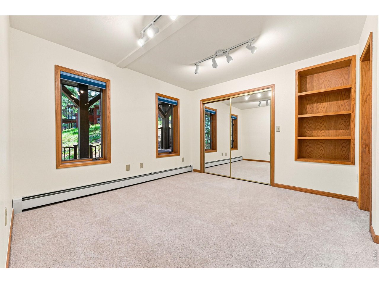 335 Pine Tree Ln