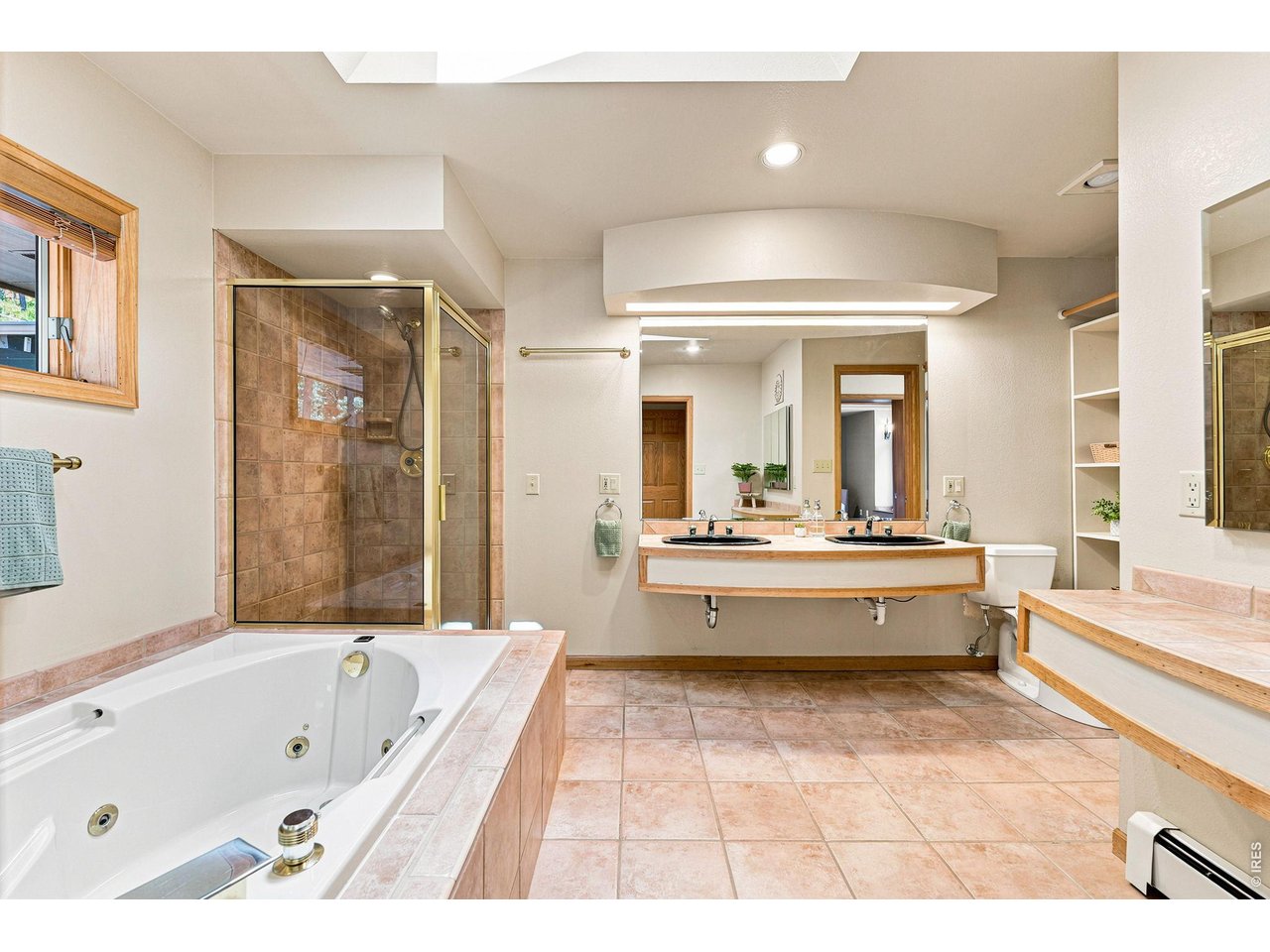335 Pine Tree Ln