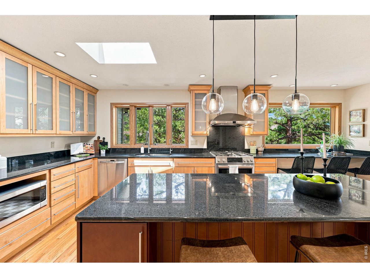 335 Pine Tree Ln