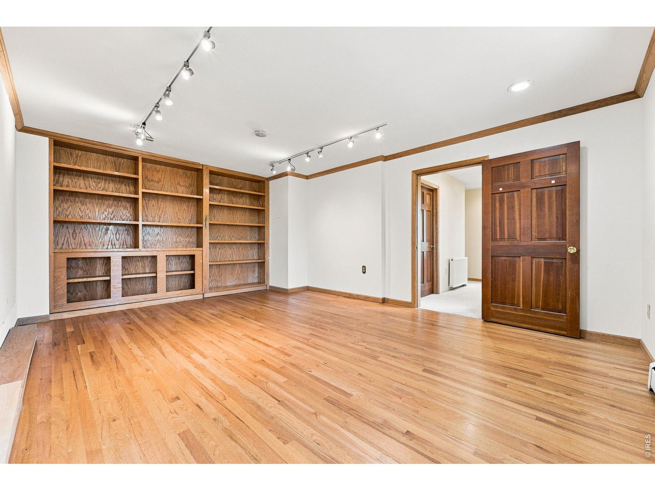 335 Pine Tree Ln