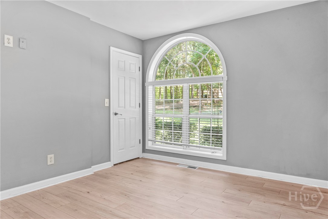 112 Barnes Circle