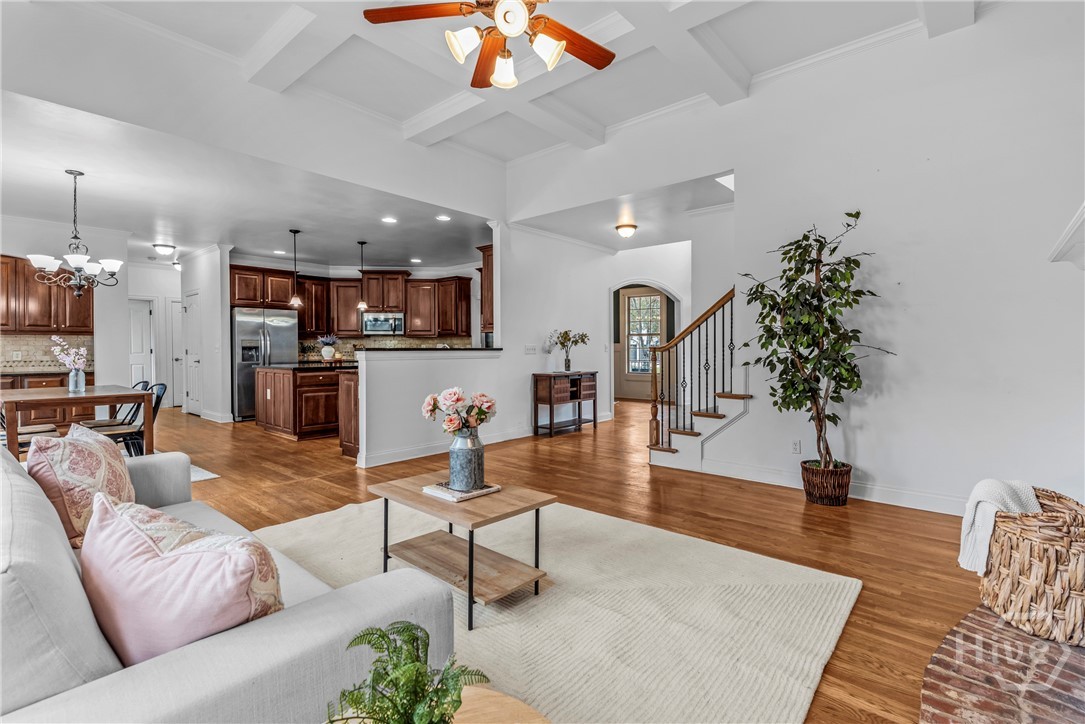463 Delaperriere Loop