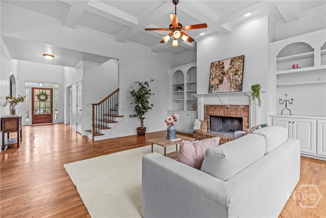 463 Delaperriere Loop