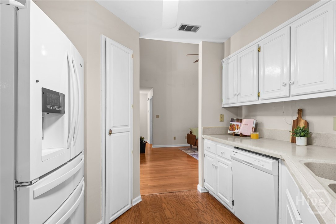 1010 Sharon Place