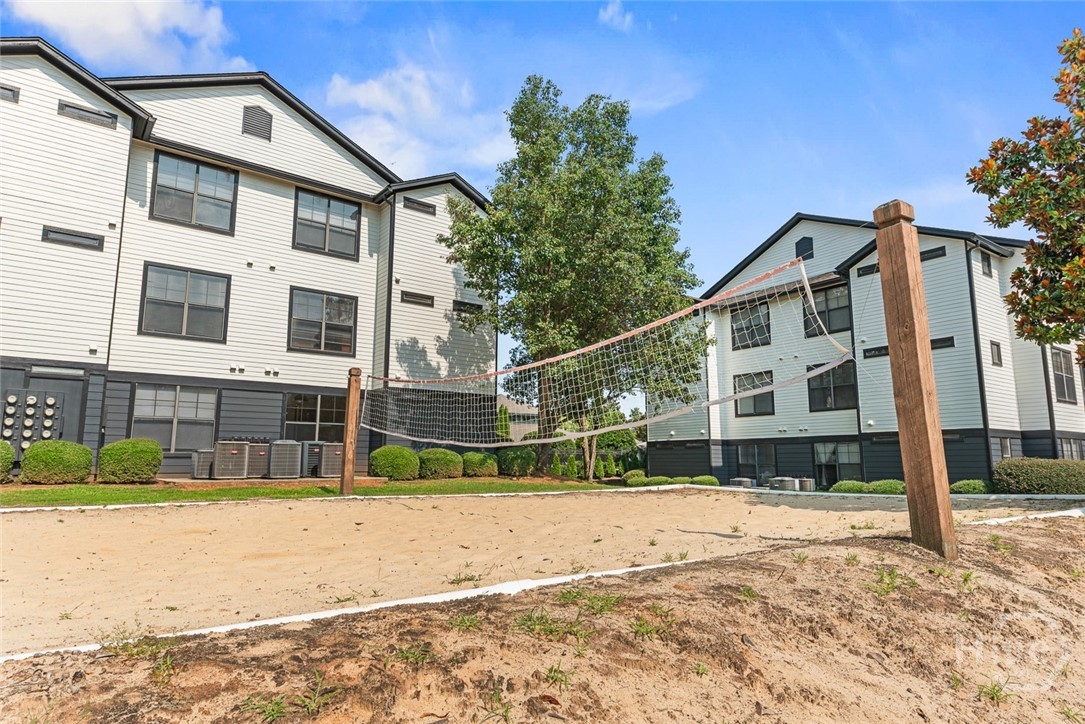 211 North Avenue 1225