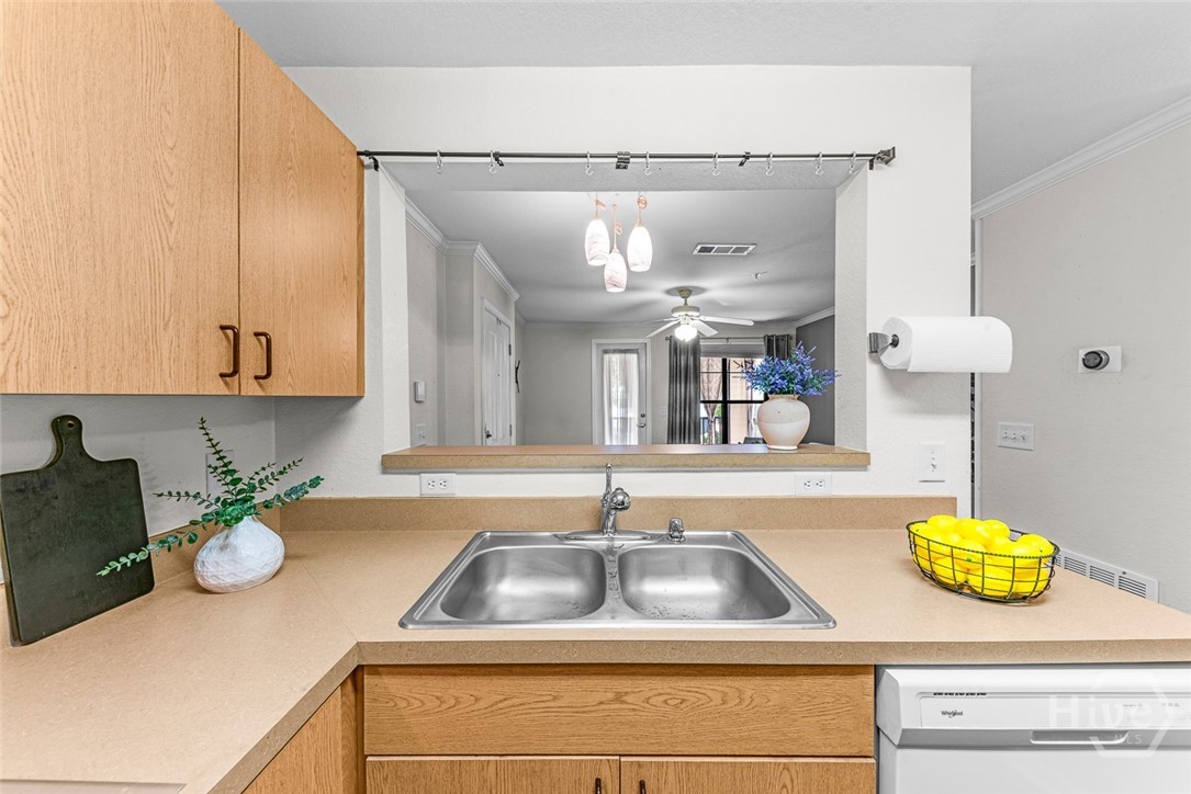 211 North Avenue 1225