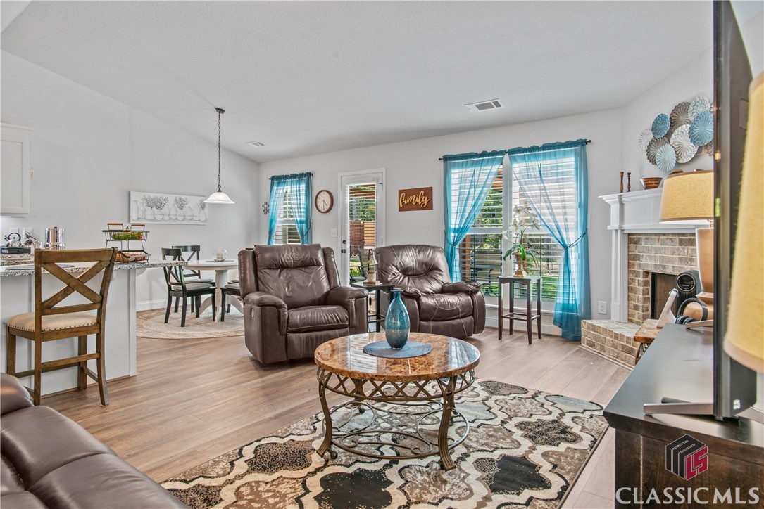 218 Windrow Trail
