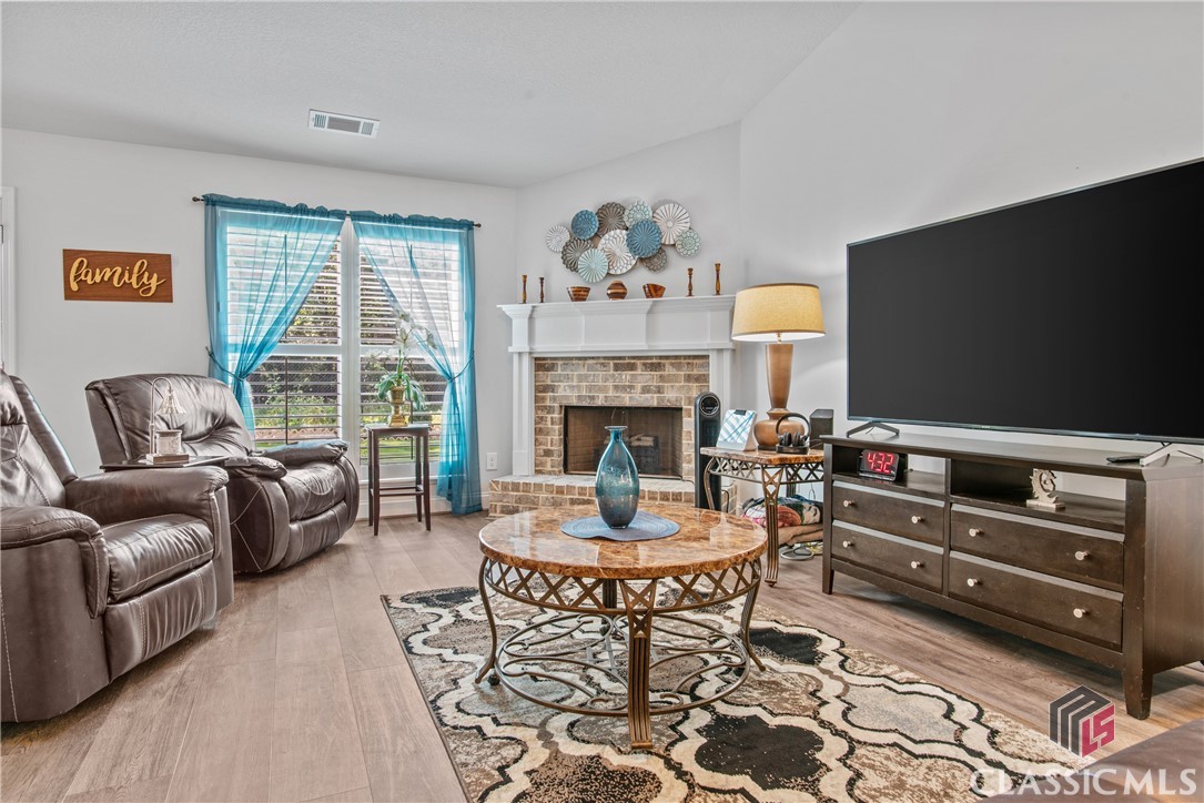 218 Windrow Trail