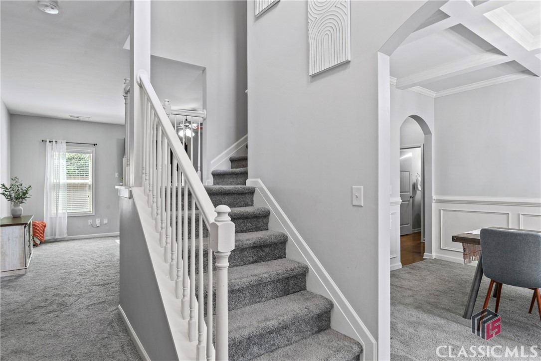 4085 Whitfield Oak Way NE