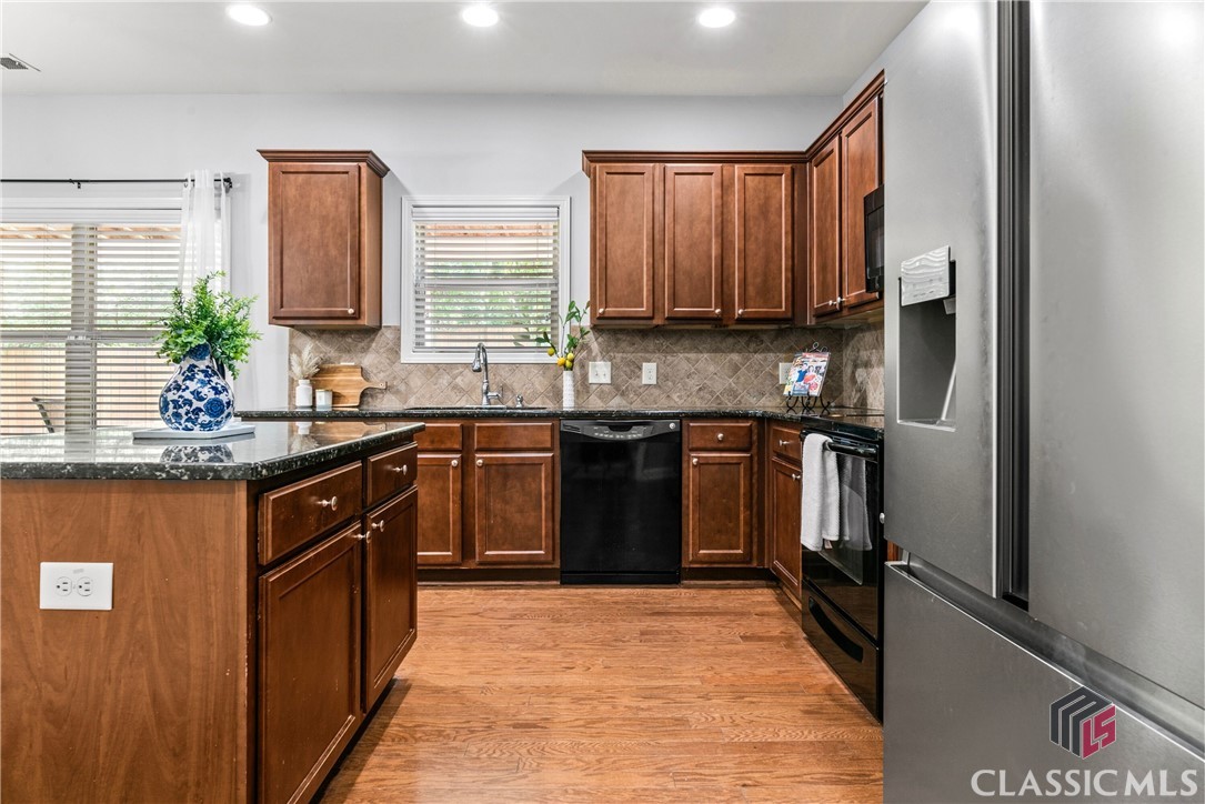 4085 Whitfield Oak Way NE