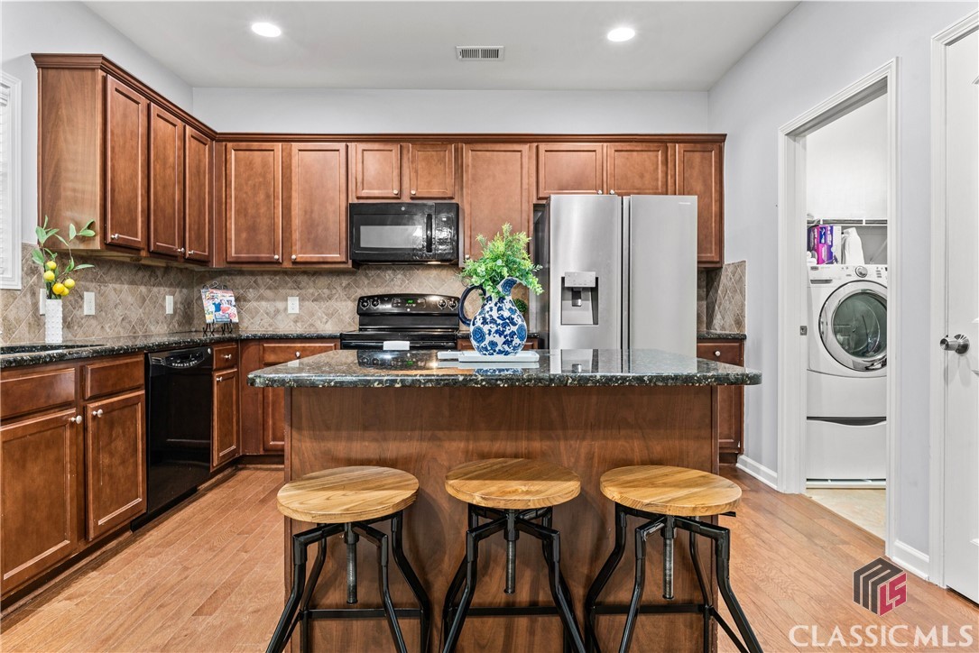 4085 Whitfield Oak Way NE