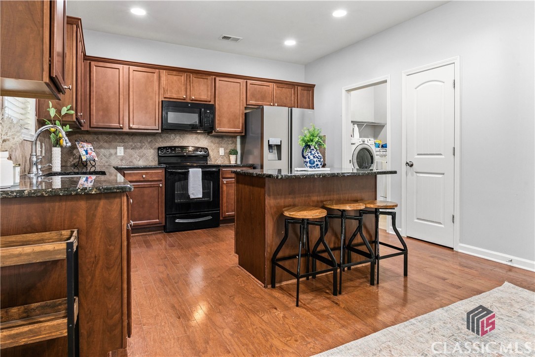 4085 Whitfield Oak Way NE