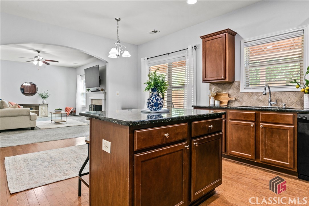 4085 Whitfield Oak Way NE