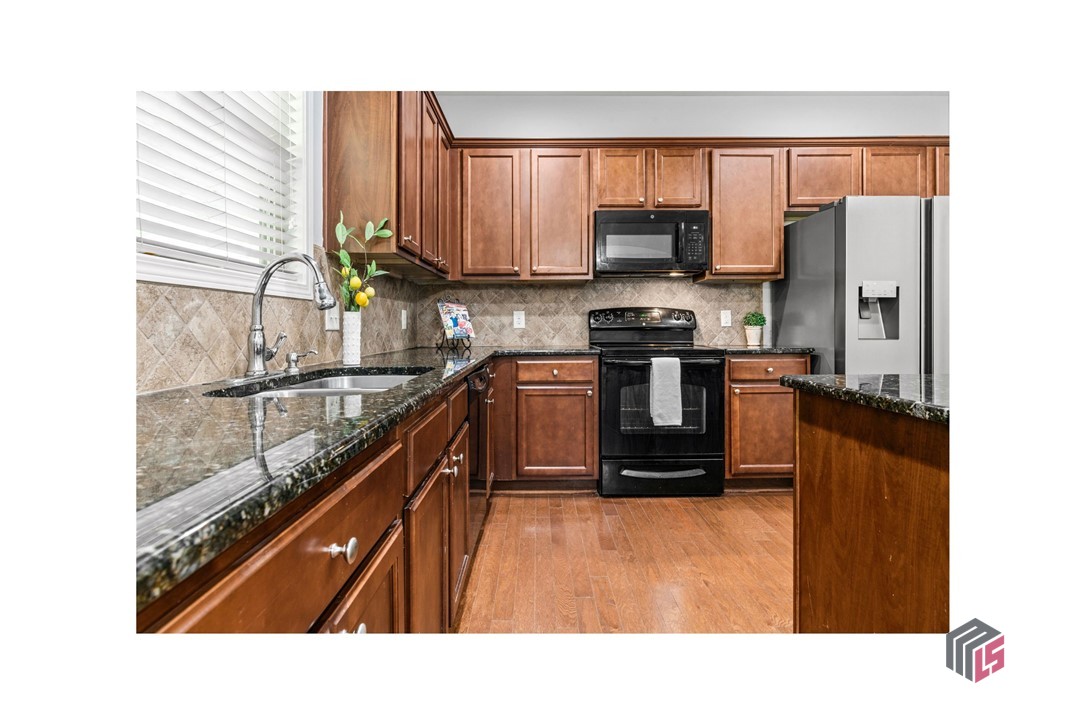 4085 Whitfield Oak Way NE