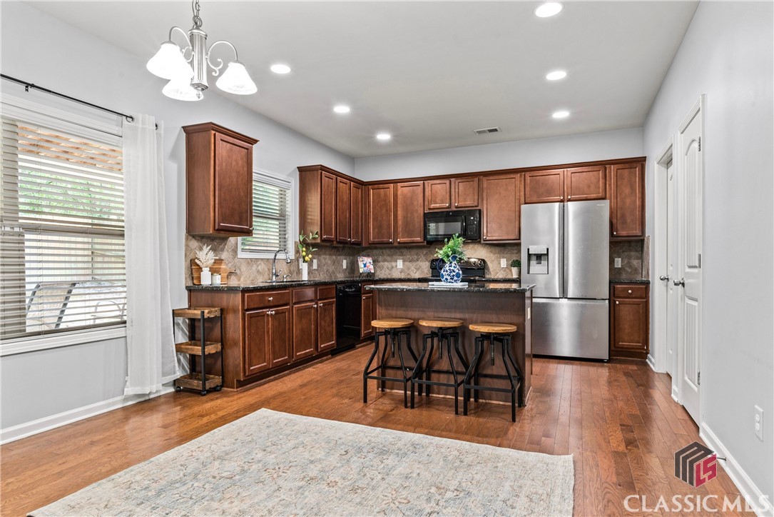 4085 Whitfield Oak Way NE