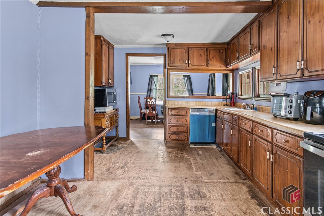 2040 N Highway 77