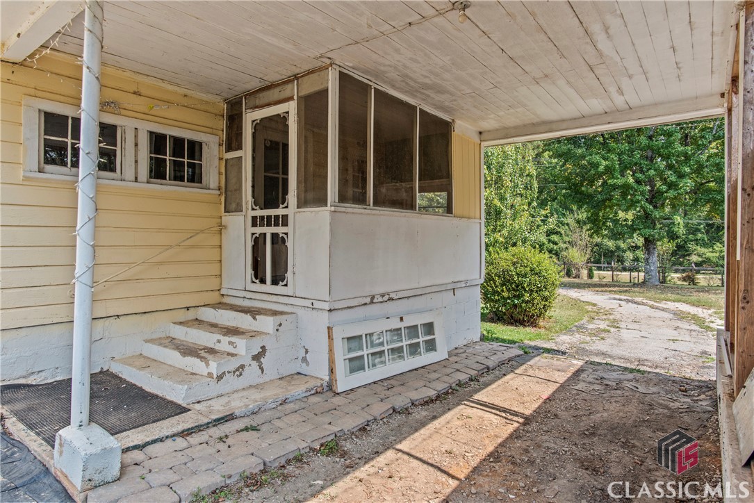 2040 N Highway 77
