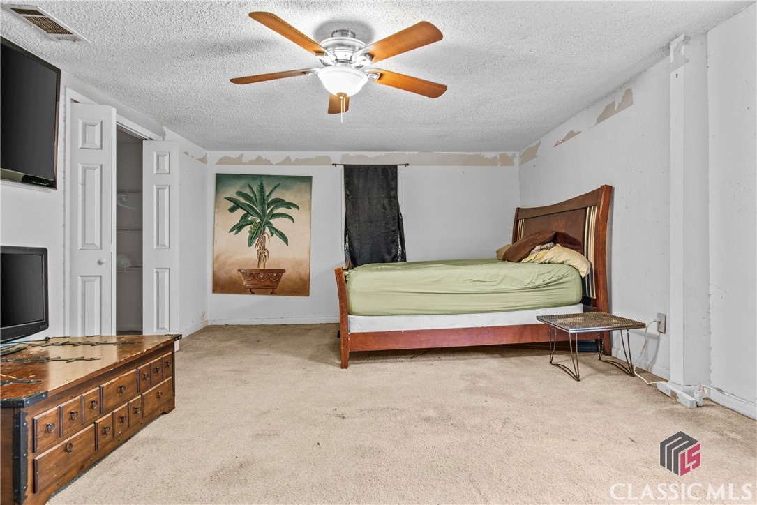 2040 N Highway 77