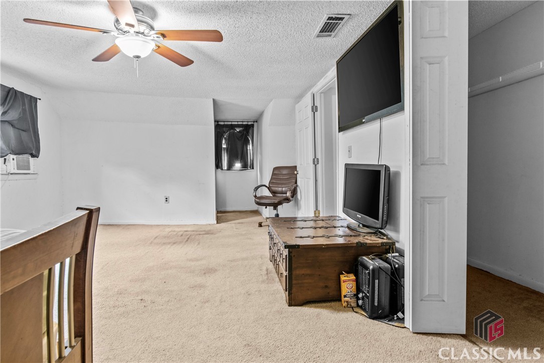 2040 N Highway 77