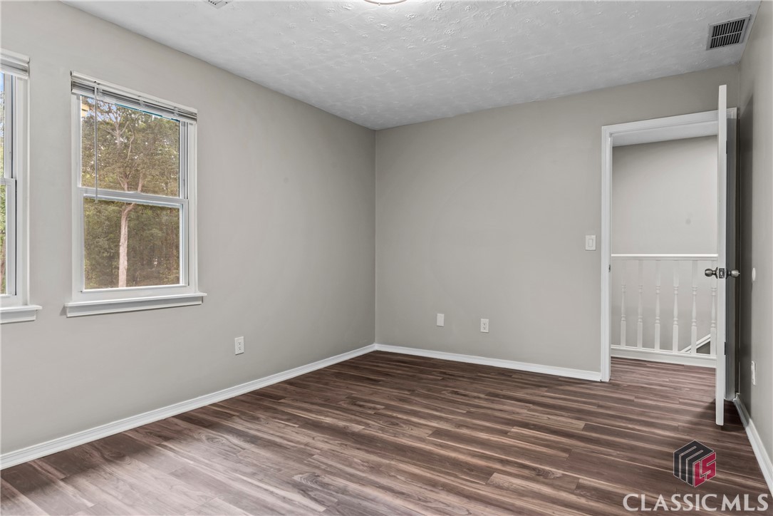 1069 Ashwood