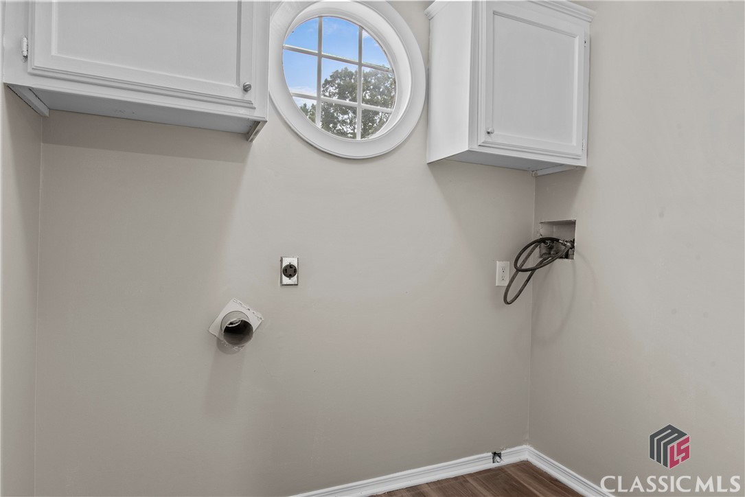 1069 Ashwood