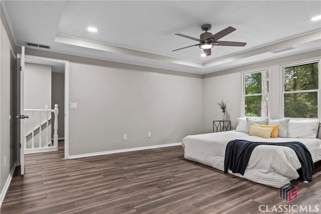 1069 Ashwood