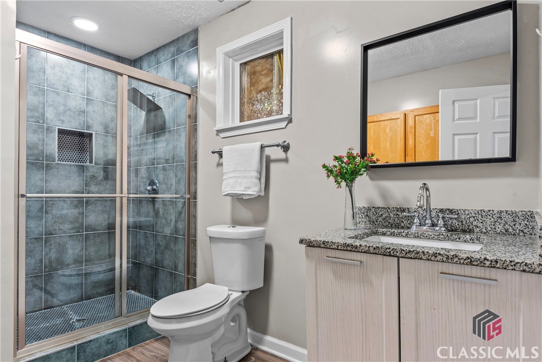 1069 Ashwood