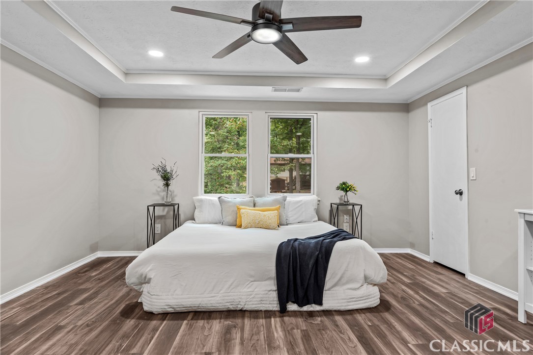 1069 Ashwood