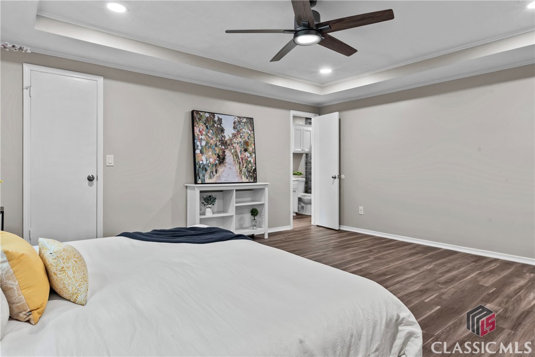 1069 Ashwood