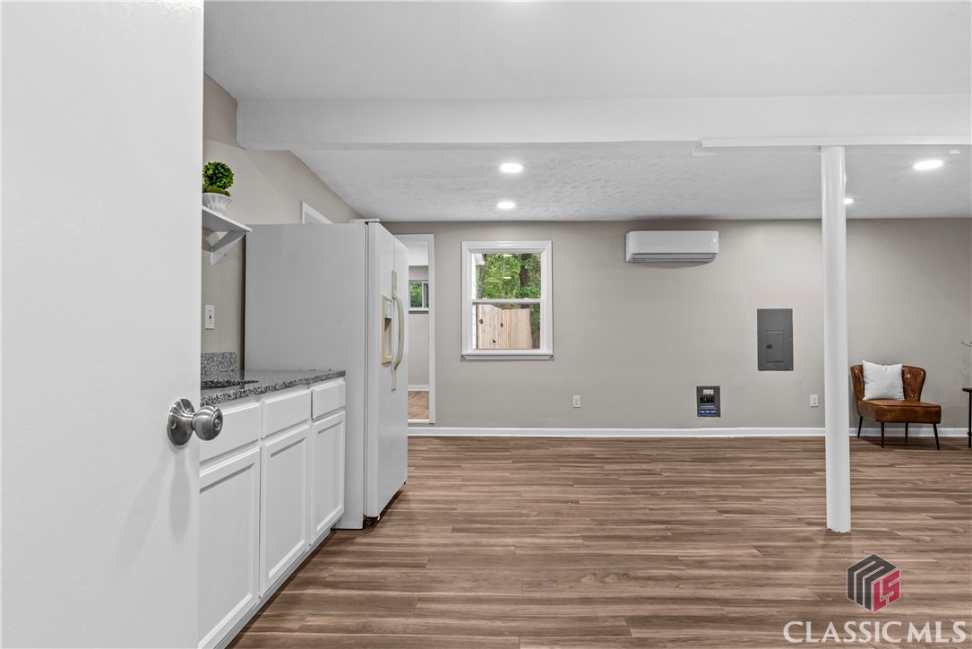 1069 Ashwood