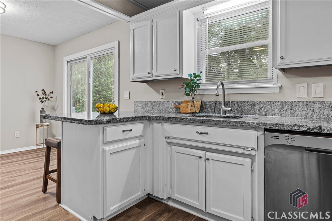 1069 Ashwood