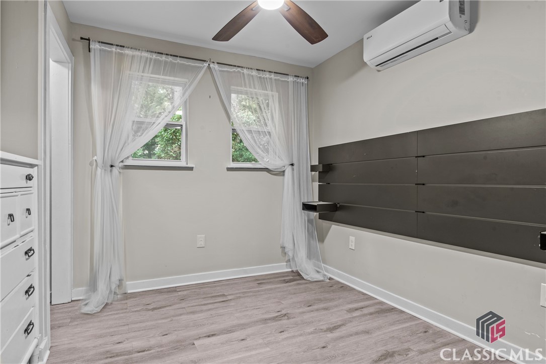 1069 Ashwood
