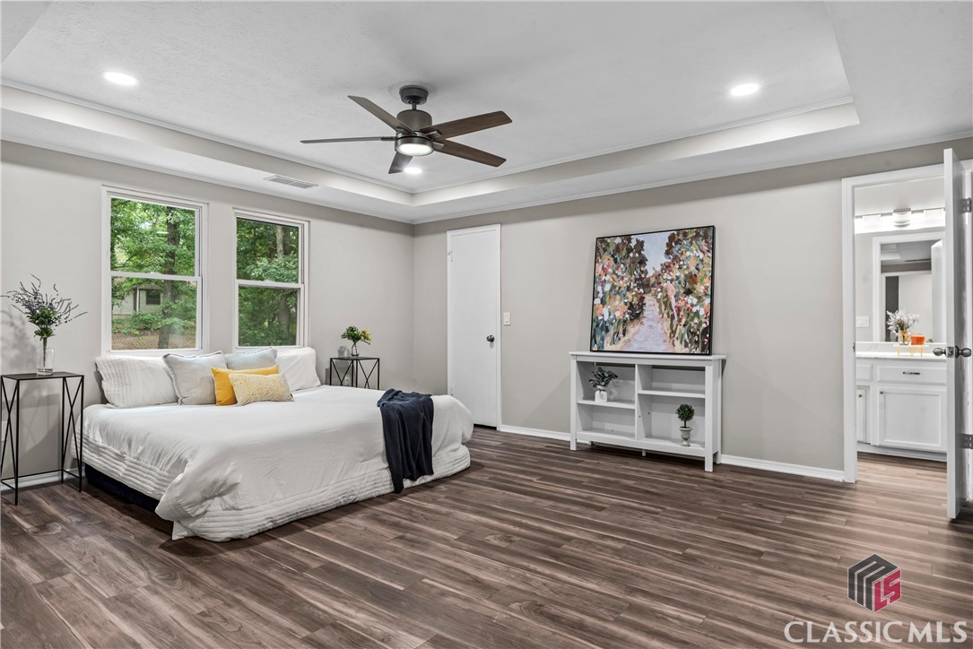 1069 Ashwood
