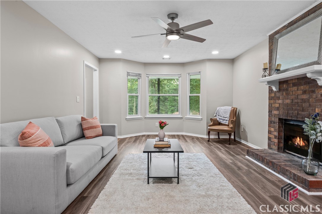 1069 Ashwood