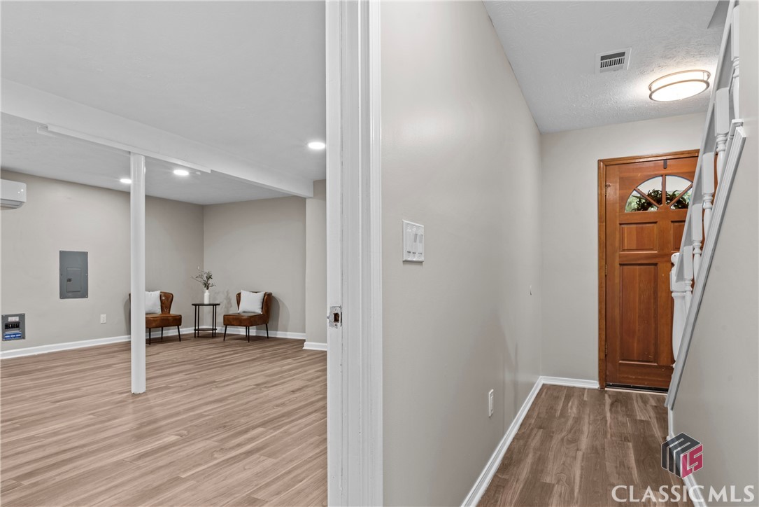 1069 Ashwood