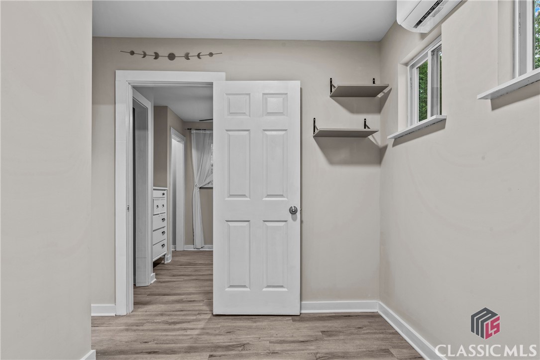 1069 Ashwood