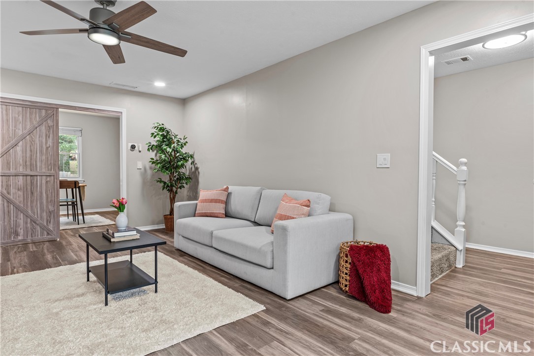 1069 Ashwood