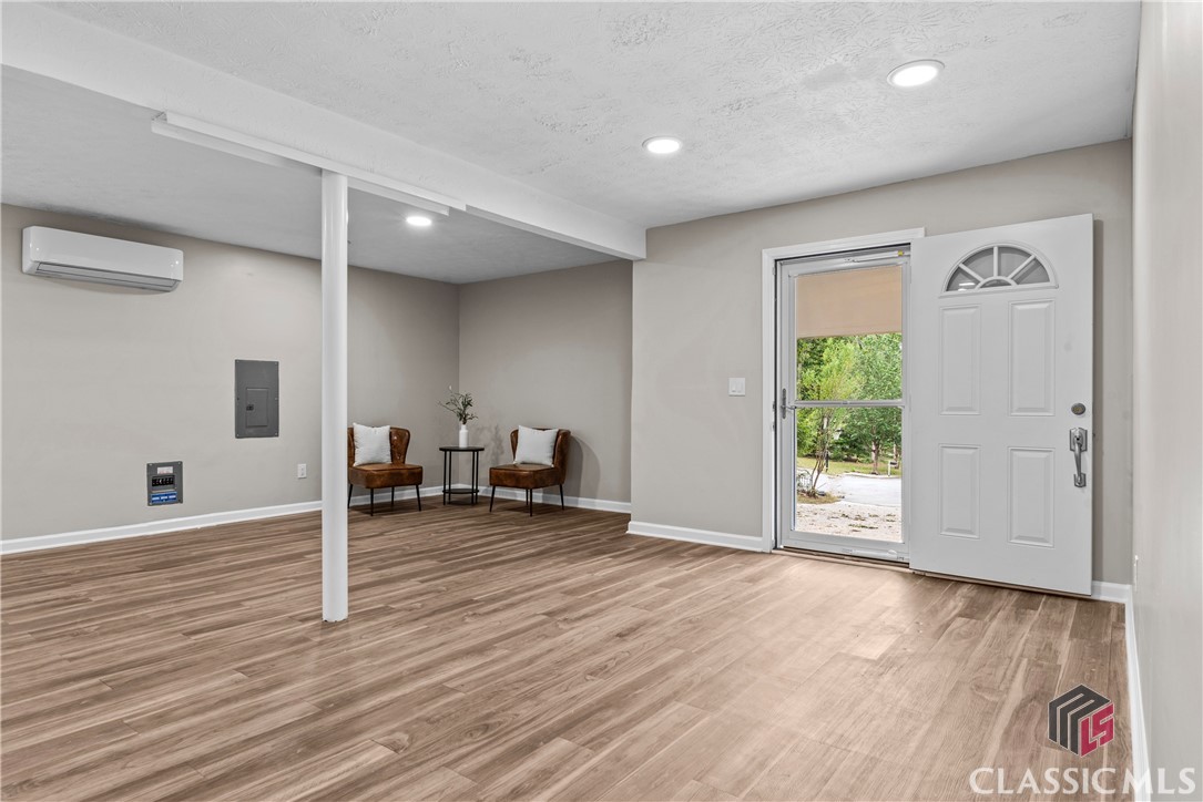 1069 Ashwood