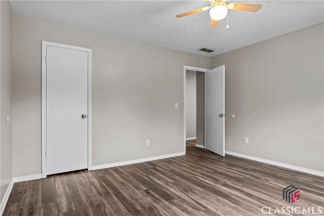 1069 Ashwood