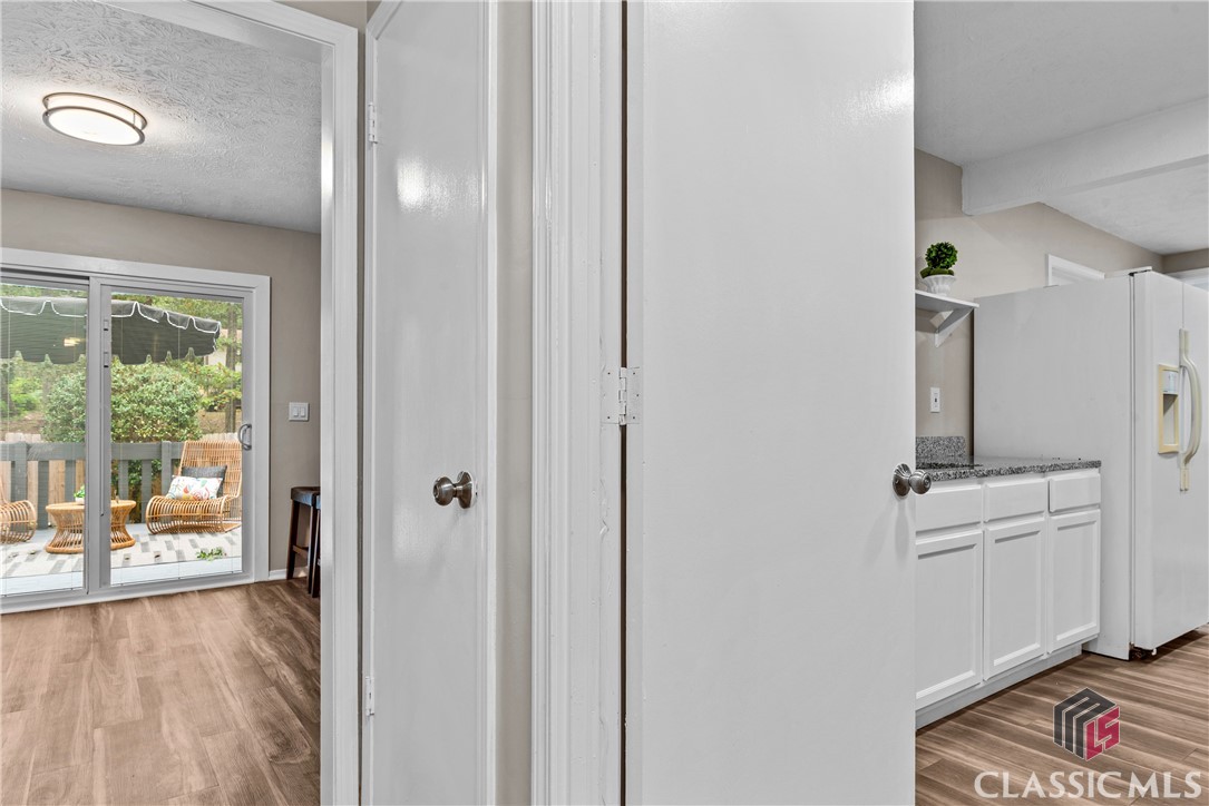 1069 Ashwood