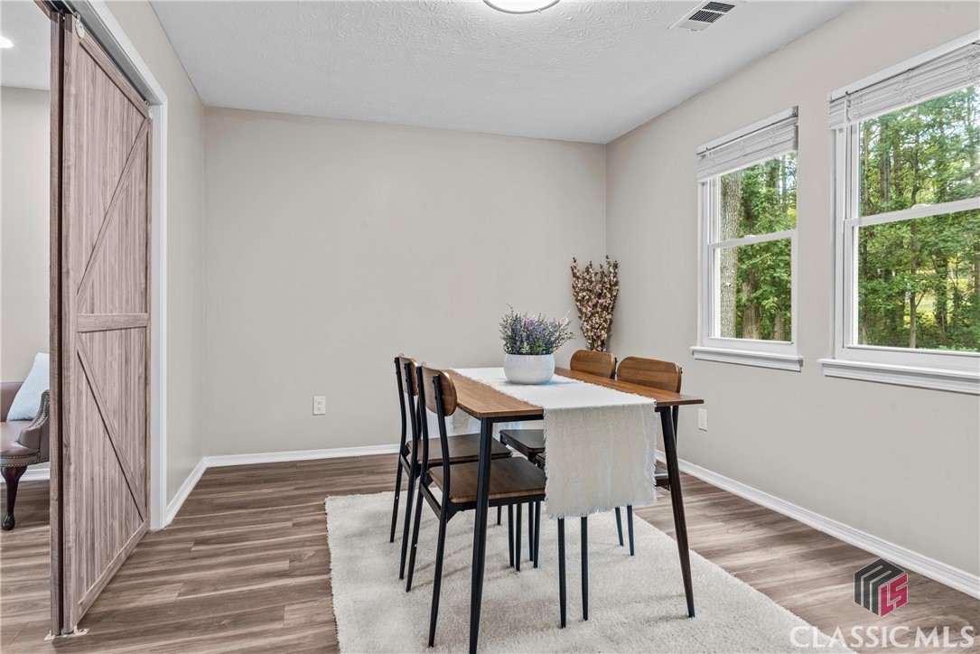 1069 Ashwood