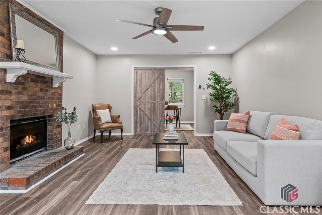 1069 Ashwood