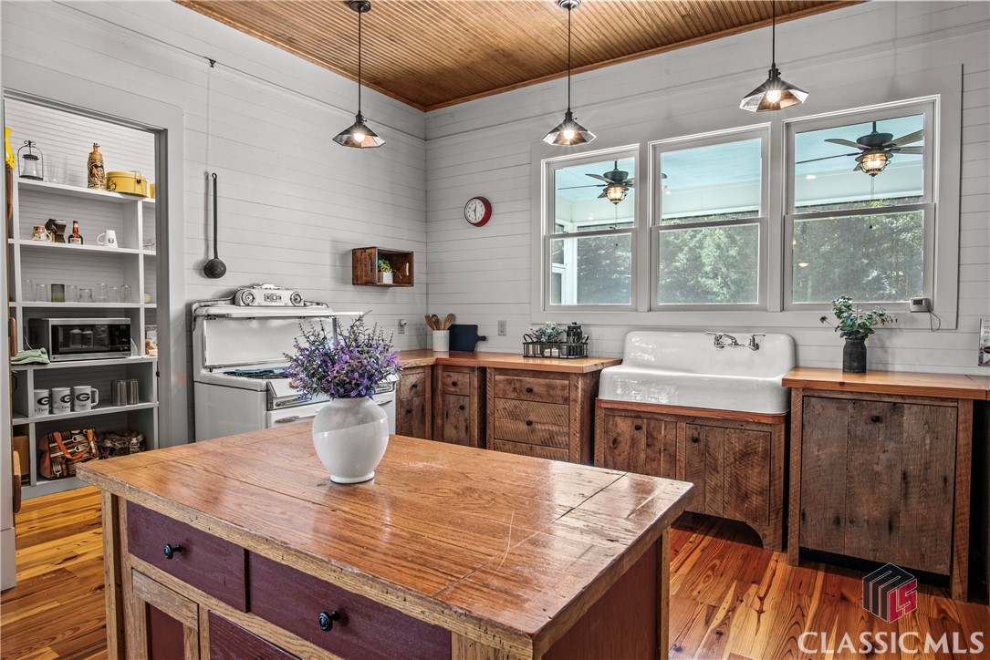 2300 New High Shoals Road