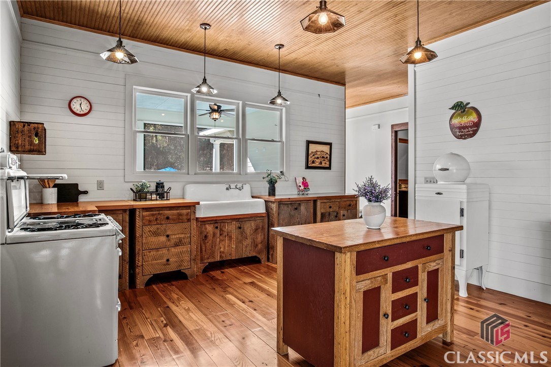2300 New High Shoals Road