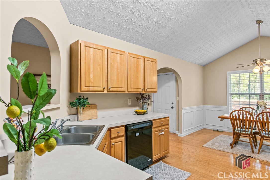 1402 Raymonds Road